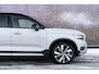Volvo XC40 Recharge P8 AWD R-Design | Stoel- / Stuurverwarming | Schuif- / Kanteldak | 360 Camera | Harman Kardon Audio | Dodehoekdetectie | Adaptive Cruise Control | Keyless Entry |