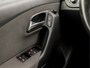 Volkswagen Polo 1.2-12V Sportline (NAVIGATIE, STOELVERWARMING, CLIMATE, SPORTSTOELEN, PARKEERSENSOREN, GETINT GLAS, ARMSTEUN, NIEUWE APK, NIEUWSTAAT)