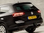 Volkswagen Passat Variant 1.4 TSI ACT Highline 150Pk Automaat (APPLE CARPLAY, GROOT NAVI, CLIMATE, STOELVERWARMING, KEYLESS, SPORTSTOELEN, GETINT GLAS, TREKHAAK, ADAPTIVE CRUISE, NIEUWE APK, NIEUWSTAAT)