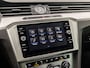 Volkswagen Passat Variant 1.4 TSI ACT Highline 150Pk Automaat (APPLE CARPLAY, GROOT NAVI, CLIMATE, STOELVERWARMING, KEYLESS, SPORTSTOELEN, GETINT GLAS, TREKHAAK, ADAPTIVE CRUISE, NIEUWE APK, NIEUWSTAAT)