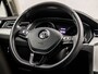 Volkswagen Passat Variant 1.4 TSI ACT Highline 150Pk Automaat (APPLE CARPLAY, GROOT NAVI, CLIMATE, STOELVERWARMING, KEYLESS, SPORTSTOELEN, GETINT GLAS, TREKHAAK, ADAPTIVE CRUISE, NIEUWE APK, NIEUWSTAAT)