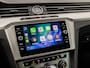 Volkswagen Passat Variant 1.4 TSI ACT Highline 150Pk Automaat (APPLE CARPLAY, GROOT NAVI, CLIMATE, STOELVERWARMING, KEYLESS, SPORTSTOELEN, GETINT GLAS, TREKHAAK, ADAPTIVE CRUISE, NIEUWE APK, NIEUWSTAAT)