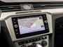 Volkswagen Passat Variant 1.4 TSI ACT Highline 150Pk Automaat (APPLE CARPLAY, GROOT NAVI, CLIMATE, STOELVERWARMING, KEYLESS, SPORTSTOELEN, GETINT GLAS, TREKHAAK, ADAPTIVE CRUISE, NIEUWE APK, NIEUWSTAAT)