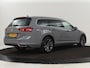Volkswagen Passat 1.4 TSI PHEV GTE | Stoelverwarming | Massage | Leder/Alcantara | Camera | Carplay | Navigatie | Matrix LED | Adaptive cruise | Climate control | 18'' lichtmetalen velgen