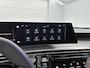Peugeot 3008 SUV Allure Hybrid 145pk Automaat | Navigatie | Achteruitrijamera | Half Lederen AGR stoelen | Stoelverwarming | Cruise Control | Climate Control | Parkeersensoren | Armsteun | Led koplampen | Keyless | Draadloze Apple Carplay / Android Auto + Telefoonlader | Donker getint glas | Trekhaak | 19" Lichtmetalen velgen |