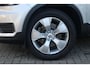 Volvo XC40 T4 Momentum | Keyless Entry| Elektrisch bedienbare achterklep| Parkeersensoren voor + achter met achteruitrijcamera| Semi- elektrisch inklapbare trekhaak| Verwarmbare voorstoelen| DAB+|