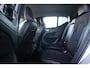 Volvo XC40 T4 Momentum | Keyless Entry| Elektrisch bedienbare achterklep| Parkeersensoren voor + achter met achteruitrijcamera| Semi- elektrisch inklapbare trekhaak| Verwarmbare voorstoelen| DAB+|