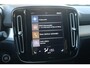 Volvo XC40 T4 Momentum | Keyless Entry| Elektrisch bedienbare achterklep| Parkeersensoren voor + achter met achteruitrijcamera| Semi- elektrisch inklapbare trekhaak| Verwarmbare voorstoelen| DAB+|