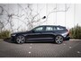 Volvo V60 2.0 B3 R-Design | Adaptive cruise control | Voorruitverwarming | Draadloze telefoonlader | Dode hoek detectie BLIS | Elektrische stoelverstelling | LED koplampen | 18" velgen | Sportonderstel |