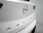 Opel Mokka-e Ultimate 50kWh 136pk Automaat | 1ste eigenaar | 3 FASE | Winterpakket | Camera | Dodehoekdetectie | LEER/Alcantara | Navigatie | 18" LMV | Apple Carplay/Android Auto |