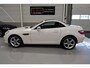Mercedes-Benz SLK 200 Leer Airscarf Panoramadak Sportstoelen Nekverwarming Metallic wit 17 inch Sportvelgen Nette staat Onderhoud volledig aanwezig Windscherm