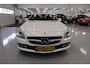 Mercedes-Benz SLK 200 Leer Airscarf Panoramadak Sportstoelen Nekverwarming Metallic wit 17 inch Sportvelgen Nette staat Onderhoud volledig aanwezig Windscherm