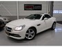 Mercedes-Benz SLK 200 Leer Airscarf Panoramadak Sportstoelen Nekverwarming Metallic wit 17 inch Sportvelgen Nette staat Onderhoud volledig aanwezig Windscherm