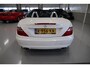 Mercedes-Benz SLK 200 Leer Airscarf Panoramadak Sportstoelen Nekverwarming Metallic wit 17 inch Sportvelgen Nette staat Onderhoud volledig aanwezig Windscherm