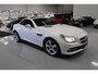 Mercedes-Benz SLK 200 Leer Airscarf Panoramadak Sportstoelen Nekverwarming Metallic wit 17 inch Sportvelgen Nette staat Onderhoud volledig aanwezig Windscherm