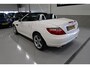 Mercedes-Benz SLK 200 Leer Airscarf Panoramadak Sportstoelen Nekverwarming Metallic wit 17 inch Sportvelgen Nette staat Onderhoud volledig aanwezig Windscherm