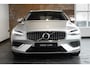 Volvo V60 T6 Twin Engine AWD Inscription | Panoramadak | Stoelverwarming | Parkeersensoren voor + achter | Parkeerverwarming | Comfortstoelen | Navigatie | Lederen Bekleding |
