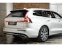 Volvo V60 T6 Twin Engine AWD Inscription | Panoramadak | Stoelverwarming | Parkeersensoren voor + achter | Parkeerverwarming | Comfortstoelen | Navigatie | Lederen Bekleding |