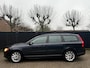 Volvo V70 2.5T Kinetic LEER AUT