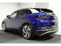Volkswagen ID.4 First Max 77 kWh / Panoramadak / Matrix LED IQ.Light / Elektr. verstelbare voorstoelen + memory / HUD Augmented Reality / Rondomzichtcamera / Apple Carplay - Android Auto / Stoelverwarming / 21'' LMV / Keyless / Achteruitrijcamera / Navigatie / Stuurwielverwarming / Warmtepomp