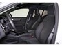 Volvo XC40 Twin Ultimate 78 kWh - Panorama/schuifdak - IntelliSafe Assist & Surround - 360º Camera - Harman/Kardon audio - Verwarmde voorstoelen & stuur - Parkeersensoren voor & achter - Elektr. bedienb. voorstoelen met geheugen links - Draadloze tel. lader - Warmtepomp - Extra getint glas - Elektr. inklapbare trekhaak - 20' LMV