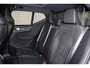 Volvo XC40 Twin Ultimate 78 kWh - Panorama/schuifdak - IntelliSafe Assist & Surround - 360º Camera - Harman/Kardon audio - Verwarmde voorstoelen & stuur - Parkeersensoren voor & achter - Elektr. bedienb. voorstoelen met geheugen links - Draadloze tel. lader - Warmtepomp - Extra getint glas - Elektr. inklapbare trekhaak - 20' LMV