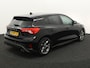 Ford Focus 1.0 EcoBoost ST Line Business Airco, Apple Carplay/Android Auto, Cruise control, Boordcomputer, Bluetooth, Bots herkenning systeem, Parkeersensoren voor/achter, Rijstrooksensor met correctie, Elek remkrachtverdeling, Elek De Ford Focus 1.0 EcoBoost ST Line Business uit 2019 met handgeschakelde versnellingsbak is een moderne en sportief ogende middenklasser. De zuinige driecilinder benzinemotor levert voldoende