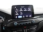 Ford Focus 1.0 EcoBoost ST Line Business Airco, Apple Carplay/Android Auto, Cruise control, Boordcomputer, Bluetooth, Bots herkenning systeem, Parkeersensoren voor/achter, Rijstrooksensor met correctie, Elek remkrachtverdeling, Elek De Ford Focus 1.0 EcoBoost ST Line Business uit 2019 met handgeschakelde versnellingsbak is een moderne en sportief ogende middenklasser. De zuinige driecilinder benzinemotor levert voldoende