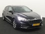 Ford Focus 1.0 EcoBoost ST Line Business Airco, Apple Carplay/Android Auto, Cruise control, Boordcomputer, Bluetooth, Bots herkenning systeem, Parkeersensoren voor/achter, Rijstrooksensor met correctie, Elek remkrachtverdeling, Elek De Ford Focus 1.0 EcoBoost ST Line Business uit 2019 met handgeschakelde versnellingsbak is een moderne en sportief ogende middenklasser. De zuinige driecilinder benzinemotor levert voldoende