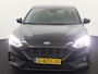 Ford Focus 1.0 EcoBoost ST Line Business Airco, Apple Carplay/Android Auto, Cruise control, Boordcomputer, Bluetooth, Bots herkenning systeem, Parkeersensoren voor/achter, Rijstrooksensor met correctie, Elek remkrachtverdeling, Elek De Ford Focus 1.0 EcoBoost ST Line Business uit 2019 met handgeschakelde versnellingsbak is een moderne en sportief ogende middenklasser. De zuinige driecilinder benzinemotor levert voldoende