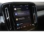 Volvo XC40 B4 Plus Dark | Semi elektrisch inklapbare trekhaak | 19" lichtmetalen velgen | All Seasonbanden | Noodreservewiel | Verwarmbare voorstoelen | Driver Awareness | Adaptive Cruise control | Pilot Assist | Driver Assist | Verwarmbaar stuurwiel | Camera achter | Draadloze telefoonoplader | Keyless Entry | Keyless Drive | Verwarmbare voorruit | Premium Sound by Harman Kardon | Elektrisch verstelbare voorstoelen | Apple Carplay/Android Auto | Google Maps | Google Assistant | Blis | Elektrisch bedienbare achterklep