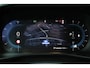 Volvo XC40 B4 Plus Dark | Semi elektrisch inklapbare trekhaak | 19" lichtmetalen velgen | All Seasonbanden | Noodreservewiel | Verwarmbare voorstoelen | Driver Awareness | Adaptive Cruise control | Pilot Assist | Driver Assist | Verwarmbaar stuurwiel | Camera achter | Draadloze telefoonoplader | Keyless Entry | Keyless Drive | Verwarmbare voorruit | Premium Sound by Harman Kardon | Elektrisch verstelbare voorstoelen | Apple Carplay/Android Auto | Google Maps | Google Assistant | Blis | Elektrisch bedienbare achterklep