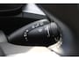 Volvo XC40 B4 Plus Dark | Semi elektrisch inklapbare trekhaak | 19" lichtmetalen velgen | All Seasonbanden | Noodreservewiel | Verwarmbare voorstoelen | Driver Awareness | Adaptive Cruise control | Pilot Assist | Driver Assist | Verwarmbaar stuurwiel | Camera achter | Draadloze telefoonoplader | Keyless Entry | Keyless Drive | Verwarmbare voorruit | Premium Sound by Harman Kardon | Elektrisch verstelbare voorstoelen | Apple Carplay/Android Auto | Google Maps | Google Assistant | Blis | Elektrisch bedienbare achterklep