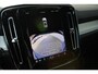 Volvo XC40 B4 Plus Dark | Semi elektrisch inklapbare trekhaak | 19" lichtmetalen velgen | All Seasonbanden | Noodreservewiel | Verwarmbare voorstoelen | Driver Awareness | Adaptive Cruise control | Pilot Assist | Driver Assist | Verwarmbaar stuurwiel | Camera achter | Draadloze telefoonoplader | Keyless Entry | Keyless Drive | Verwarmbare voorruit | Premium Sound by Harman Kardon | Elektrisch verstelbare voorstoelen | Apple Carplay/Android Auto | Google Maps | Google Assistant | Blis | Elektrisch bedienbare achterklep