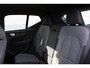 Volvo XC40 B4 Plus Dark | Semi elektrisch inklapbare trekhaak | 19" lichtmetalen velgen | All Seasonbanden | Noodreservewiel | Verwarmbare voorstoelen | Driver Awareness | Adaptive Cruise control | Pilot Assist | Driver Assist | Verwarmbaar stuurwiel | Camera achter | Draadloze telefoonoplader | Keyless Entry | Keyless Drive | Verwarmbare voorruit | Premium Sound by Harman Kardon | Elektrisch verstelbare voorstoelen | Apple Carplay/Android Auto | Google Maps | Google Assistant | Blis | Elektrisch bedienbare achterklep