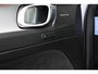 Volvo XC40 B4 Automaat Plus Dark | Semi elektrisch inklapbare trekhaak | Verwarmbare voorstoelen en stuurwiel | Adaptive Cruise control | Premium Sound by Harman Kardon | Elektrisch verstelbare voorstoelen | Apple Carplay/Android Auto