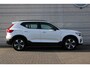 Volvo XC40 B4 Plus Dark | Semi elektrisch inklapbare trekhaak | 19" lichtmetalen velgen | All Seasonbanden | Noodreservewiel | Verwarmbare voorstoelen | Driver Awareness | Adaptive Cruise control | Pilot Assist | Driver Assist | Verwarmbaar stuurwiel | Camera achter | Draadloze telefoonoplader | Keyless Entry | Keyless Drive | Verwarmbare voorruit | Premium Sound by Harman Kardon | Elektrisch verstelbare voorstoelen | Apple Carplay/Android Auto | Google Maps | Google Assistant | Blis | Elektrisch bedienbare achterklep