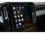 Volvo XC40 B4 Plus Dark | Semi elektrisch inklapbare trekhaak | 19" lichtmetalen velgen | All Seasonbanden | Noodreservewiel | Verwarmbare voorstoelen | Driver Awareness | Adaptive Cruise control | Pilot Assist | Driver Assist | Verwarmbaar stuurwiel | Camera achter | Draadloze telefoonoplader | Keyless Entry | Keyless Drive | Verwarmbare voorruit | Premium Sound by Harman Kardon | Elektrisch verstelbare voorstoelen | Apple Carplay/Android Auto | Google Maps | Google Assistant | Blis | Elektrisch bedienbare achterklep