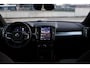 Volvo XC40 B4 Plus Dark | Verwarmbare voorstoelen | Verwarmbaar stuurwiel | Verwarmbare voorruit | Premium audio by Harman Kardon | Trekhaak | 18 inch Lichtmetalen velgen