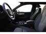Volvo XC40 B4 Plus Dark | Verwarmbare voorstoelen | Verwarmbaar stuurwiel | Verwarmbare voorruit | Premium audio by Harman Kardon | Trekhaak | 18 inch Lichtmetalen velgen