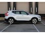 Volvo XC40 B4 Plus Dark | Verwarmbare voorstoelen | Verwarmbaar stuurwiel | Verwarmbare voorruit | Premium audio by Harman Kardon | Trekhaak | 18 inch Lichtmetalen velgen