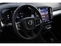 Volvo XC40 B4 Plus Dark | Verwarmbare voorstoelen | Verwarmbaar stuurwiel | Verwarmbare voorruit | Premium audio by Harman Kardon | Trekhaak | 18 inch Lichtmetalen velgen