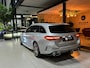 Mercedes-Benz C-klasse Estate 300 e AMG Line Garantie Trekhaak Massage Pano Ambient 360 Blindspot Elek Achterklep StuurVW Rijklaar