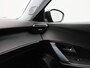 Peugeot e-2008 EV Active Pack 50 kWh 136 Pk | Adaptive Cruise | Camera | Keyless | Stoelverwarming | LED | 17 Inch | 57.313 Km