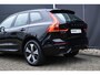 Volvo XC60 T6 Plug-in hybrid AWD Plus Dark Premium Audio by Harman en Kardon| Panoramadak| Semi Electrische Trekhaak| Lederen Interieur| Adaptieve Cruise Control| Blind Spot| Interieur Voorverwarming| Keyless Entry.