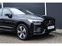 Volvo XC60 2.0 T6 Plug-in hybrid AWD Plus Dark Premium Audio by Harman en Kardon| Panoramadak| Semi Electrische Trekhaak| Lederen Interieur| Adaptieve Cruise Control| Blind Spot| Interieur Voorverwarming| Keyless Entry.