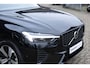 Volvo XC60 T6 Plug-in hybrid AWD Plus Dark Premium Audio by Harman en Kardon| Panoramadak| Semi Electrische Trekhaak| Lederen Interieur| Adaptieve Cruise Control| Blind Spot| Interieur Voorverwarming| Keyless Entry.