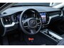 Volvo XC60 T6 Plug-in hybrid AWD Plus Dark Premium Audio by Harman en Kardon| Panoramadak| Semi Electrische Trekhaak| Lederen Interieur| Adaptieve Cruise Control| Blind Spot| Interieur Voorverwarming| Keyless Entry.