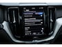 Volvo XC60 T6 Plug-in hybrid AWD Plus Dark Premium Audio by Harman en Kardon| Panoramadak| Semi Electrische Trekhaak| Lederen Interieur| Adaptieve Cruise Control| Blind Spot| Interieur Voorverwarming| Keyless Entry.