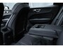 Volvo XC60 T6 Plug-in hybrid AWD Plus Dark Premium Audio by Harman en Kardon| Panoramadak| Semi Electrische Trekhaak| Lederen Interieur| Adaptieve Cruise Control| Blind Spot| Interieur Voorverwarming| Keyless Entry.
